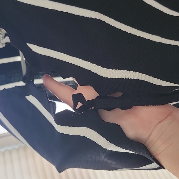 Black & White Striped Sleeveless Tie Front Top, Xl - Picture 5 of 9